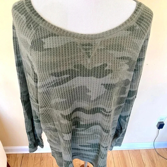 Sweet Romeo Green Camo Thermal Shirt Women’s Size 2X - Picture 3 of 9